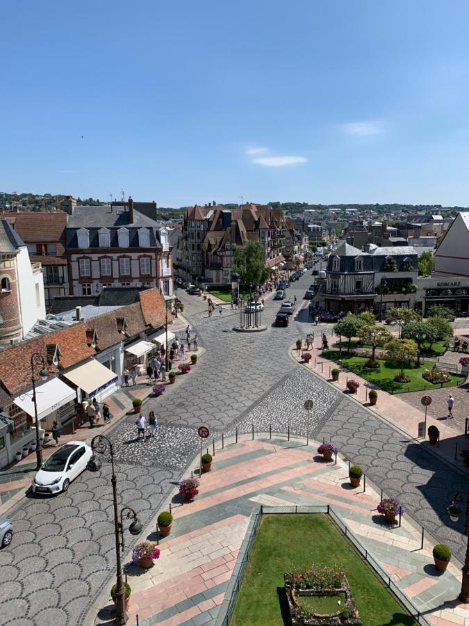 Duplex Au Coeur De Deauville Avec Vue Imprenable Et Parking Prive Buitenkant foto