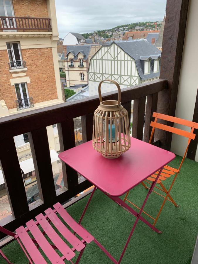 Duplex Au Coeur De Deauville Avec Vue Imprenable Et Parking Prive Buitenkant foto