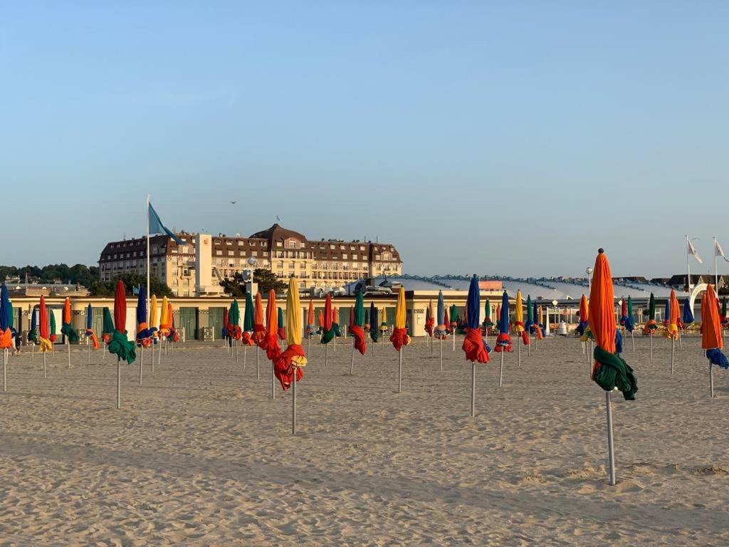 Duplex Au Coeur De Deauville Avec Vue Imprenable Et Parking Prive Buitenkant foto